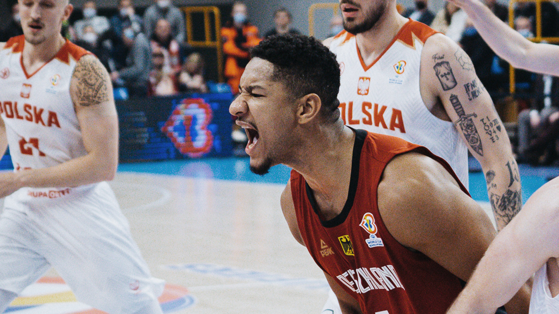 Karim Jallow schreit im November 2021 nach einem Ballgewinn beim Länderspiel der FIBA World Cup 2023 Qualifiers in Polen all seine Emotionen heraus.