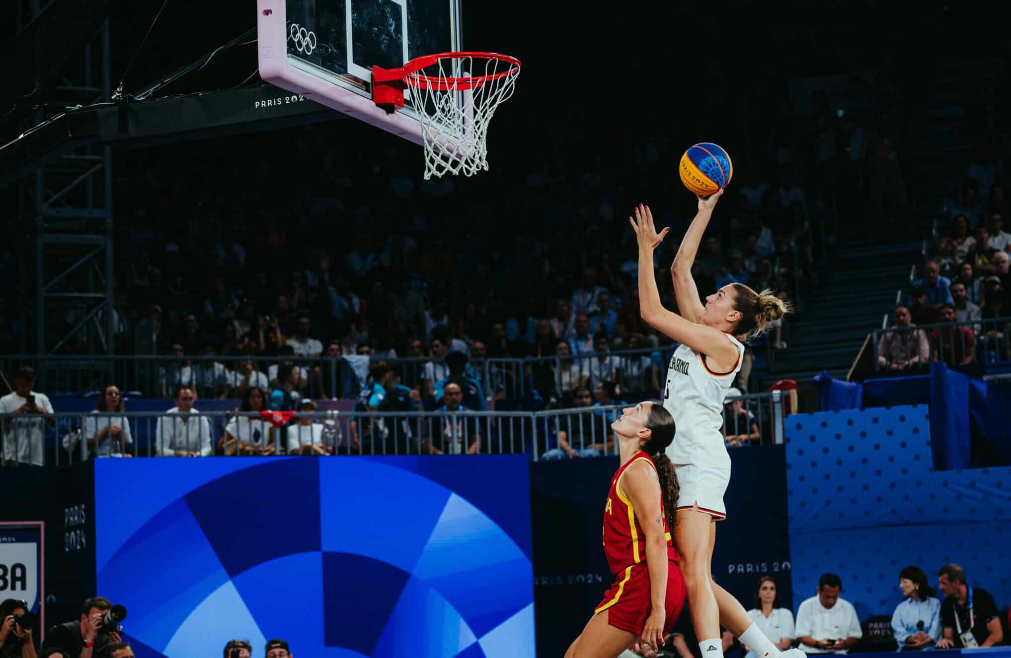 Paris 2024 - 3x3

Deutschland gewinnt das Finale gegen Spanien und gewinnt Gold.

Die Olympischen Spiele in Paris 2024

05.08.2024

Abdruck+jede Verwendung ohne Zustimmung von Team Deutschland | Philipp Reinhard ist untersagt.