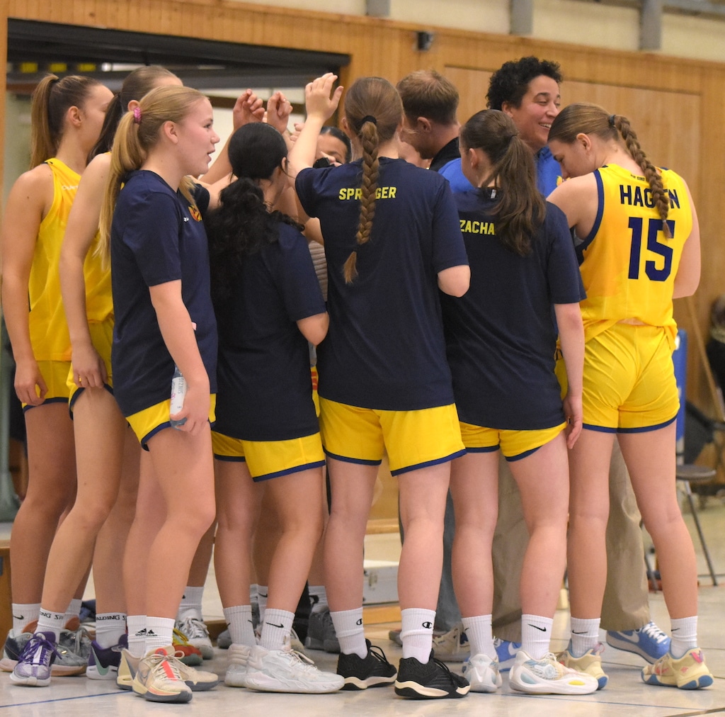 WNBL_15.12.2024_huddle before the game 2