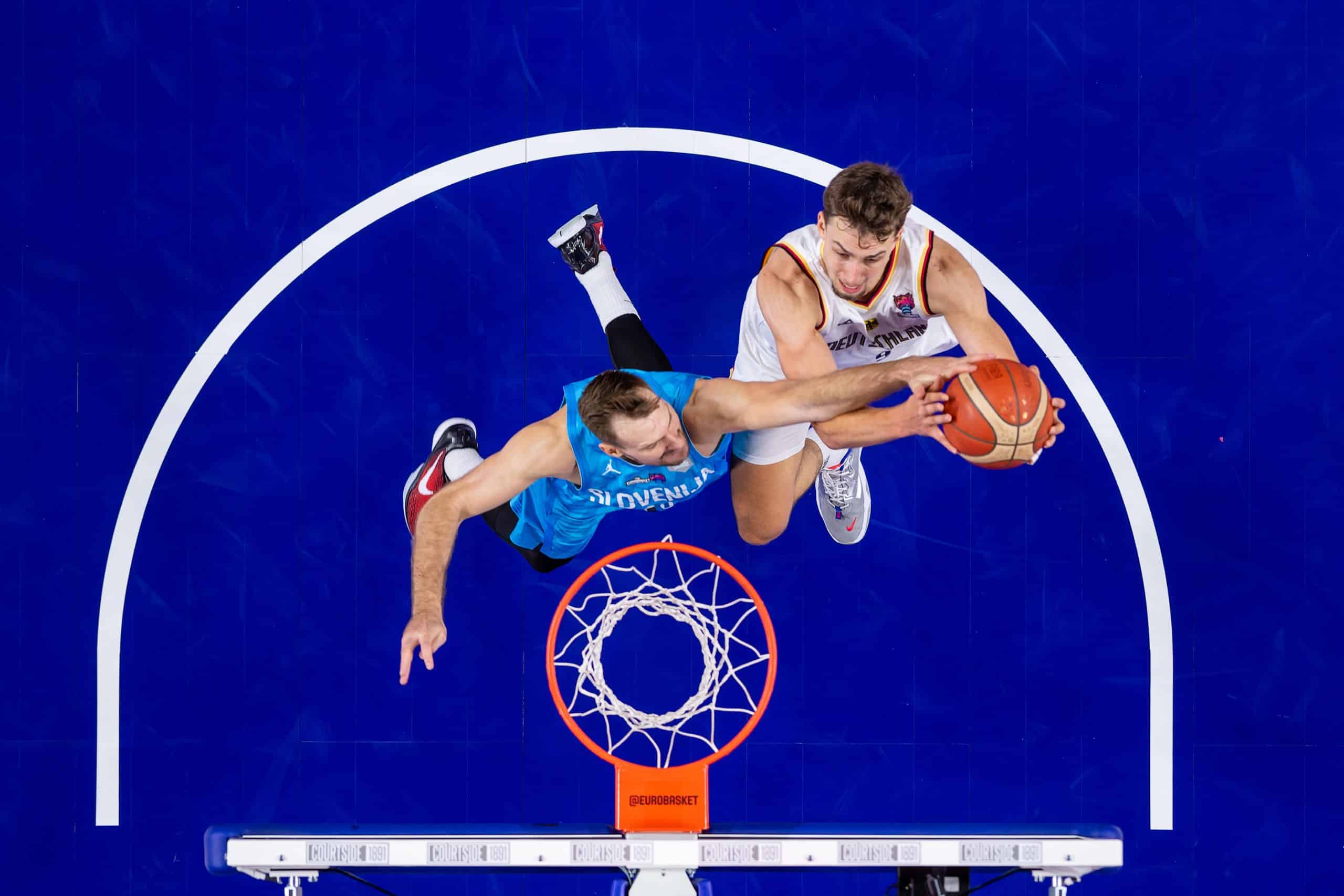 Basketball Köln 06.09.2022
Eurobasket 2022
Vorrunde
Deutschland (GER) - Slowenien (SLO)
Franz Wagner (Deutschland, No.09)
Zoran Dragic (Senegal, No.30)
Foto: camera4